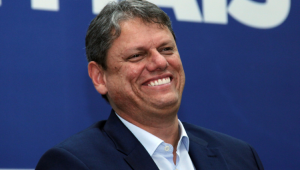 Tarcísio de Freitas Foca em Alianças Eleitorais em Meio a Crise de Jair Bolsonaro