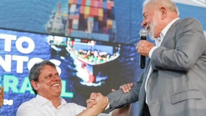 Lula sustenta liderança para 2026, mas Tarcísio de Freitas ganha fôlego e acirra disputa
