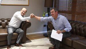 Eduardo Riedel retoma comando do Executivo e projeta metas para 2026