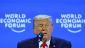 Trump recua de força militar na Groenlândia, mas chama Dinamarca de "ingrata" em Davos