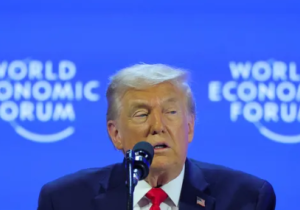 Trump recua de for&ccedil;a militar na Groenl&acirc;ndia, mas chama Dinamarca de "ingrata" em Davos