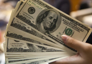 D&oacute;lar atinge maior valor desde agosto e Ibovespa recua sob press&atilde;o pol&iacute;tica e geopol&iacute;tica