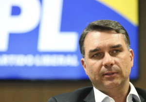 Pr&eacute;-candidato &agrave; Presid&ecirc;ncia, Fl&aacute;vio Bolsonaro confirma visita a MS em abril.