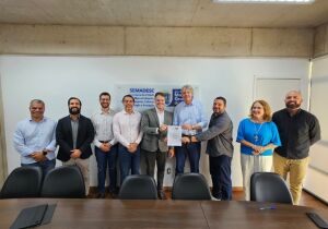 Governo de MS e Arauco firmam acordo para formar 200 motoristas em Inoc&ecirc;ncia